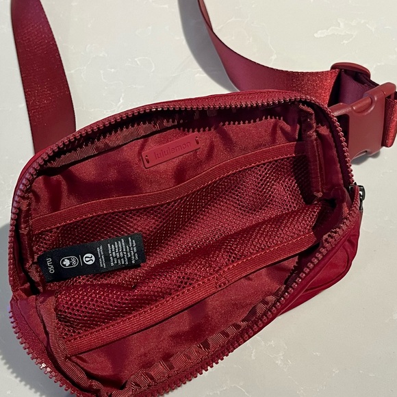 Lululemon Team Canada Belt Bag - Picture 7 of 9